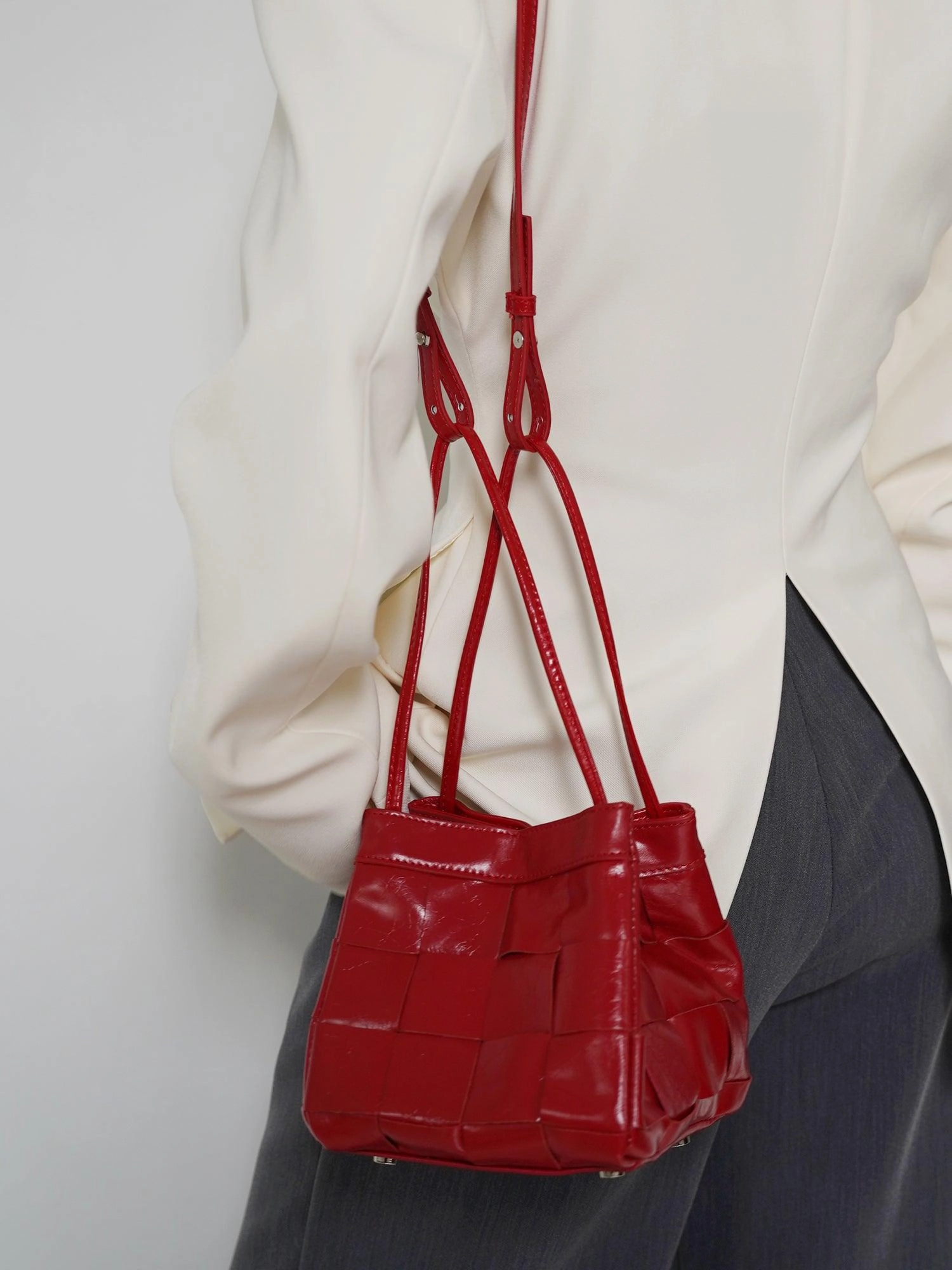 Urban Trend Sleek Appearance Women's Soft Luxurious Calfskin Leather Handwoven Bucket Shoulder Bag, Crossbody Bag