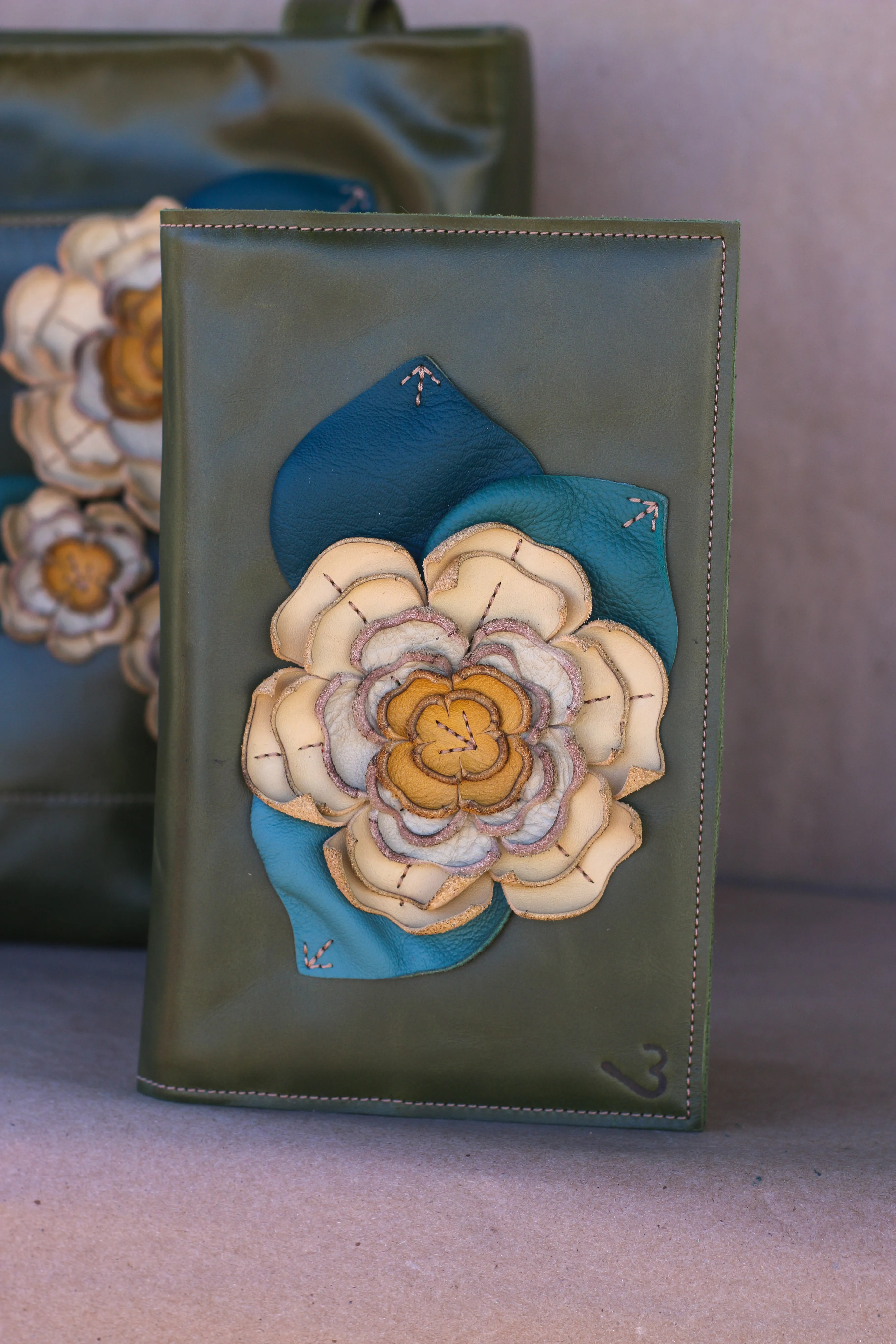 Leather Wallet Elegant Innovation