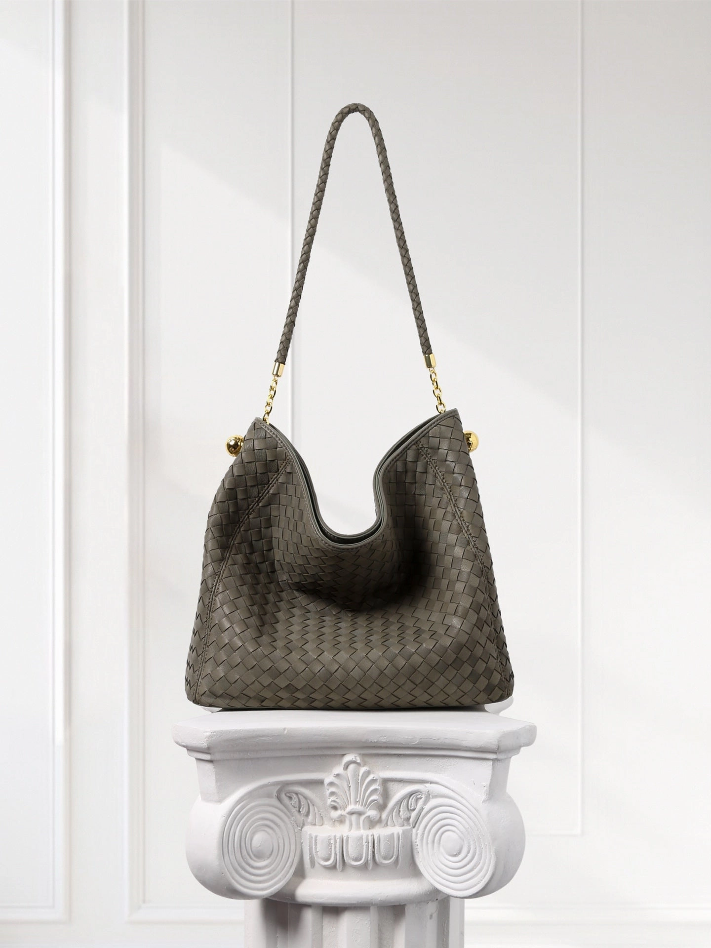 Luxury Lambskin Woven Leather Hobo Bag | Handcrafted Lightweight Soft Braided Shoulder Purse with Gold Hardware Fashion Statement Urban Comfort