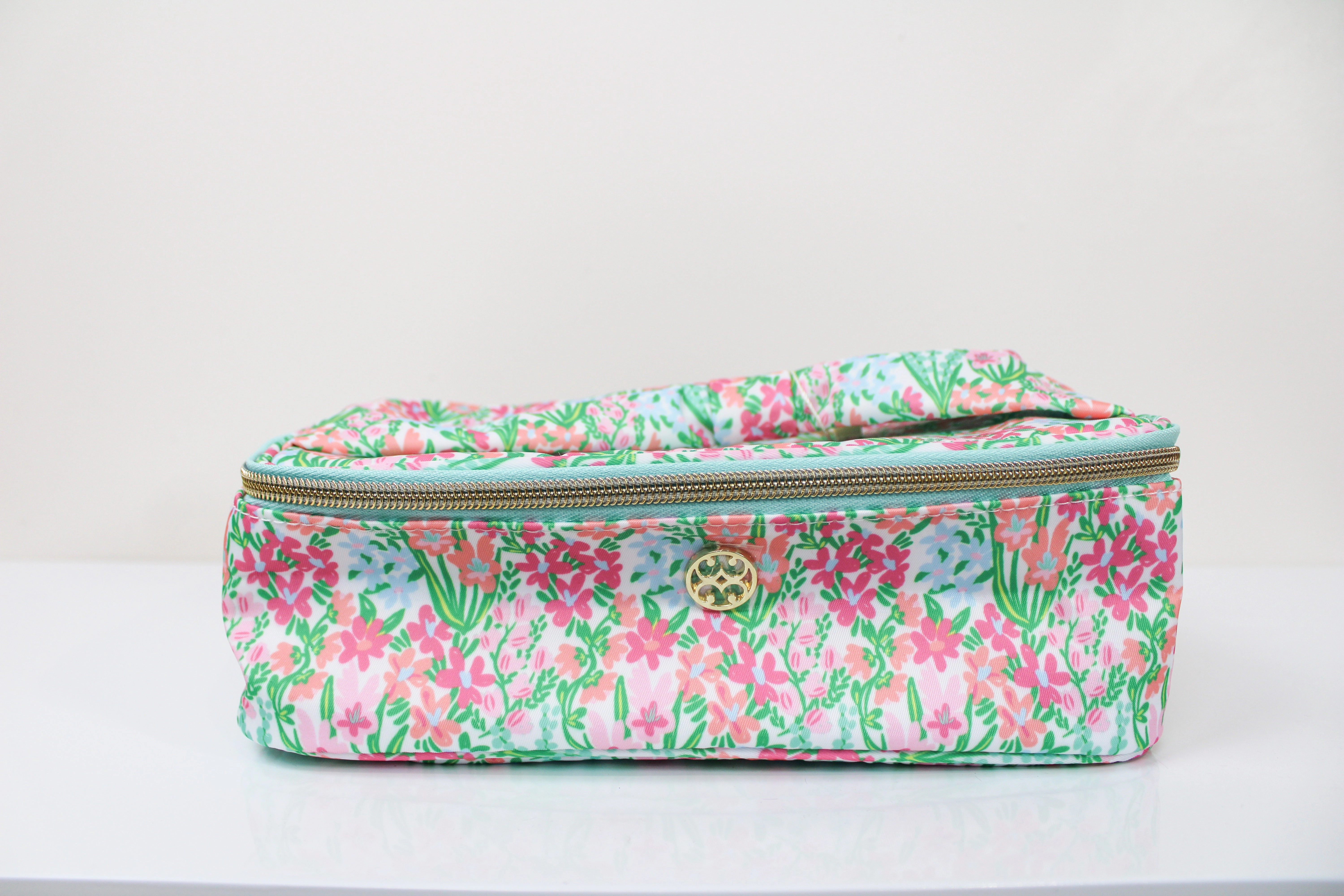 Make Me Blush Shallow Makeup Bag Compact Function