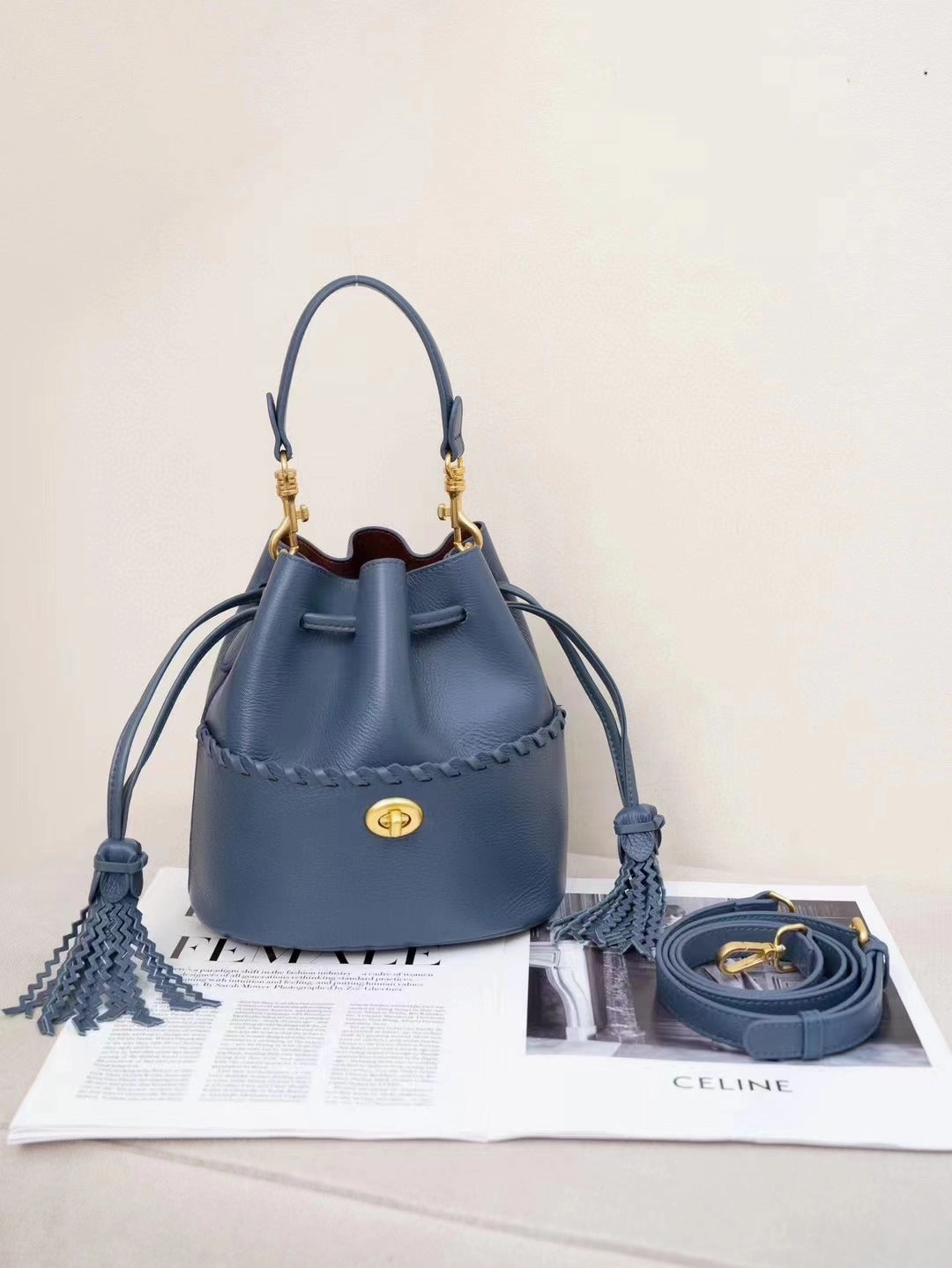 Light Functional Accessory Workday Essential Women??s Leather Bucket Bag ?C Hand-Stitched Minimalist Design