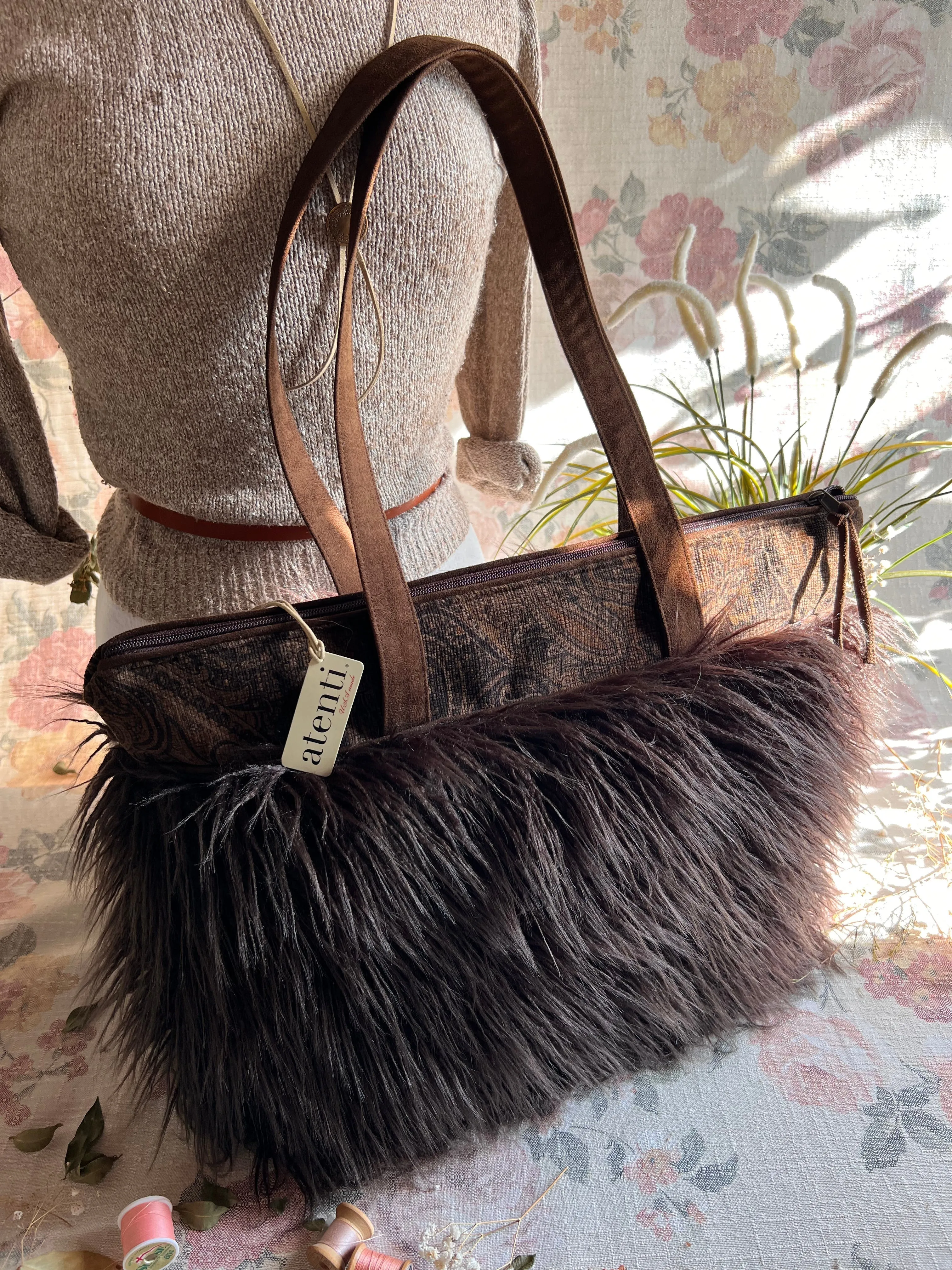 Casual Everyday Cafe Llama Satchel