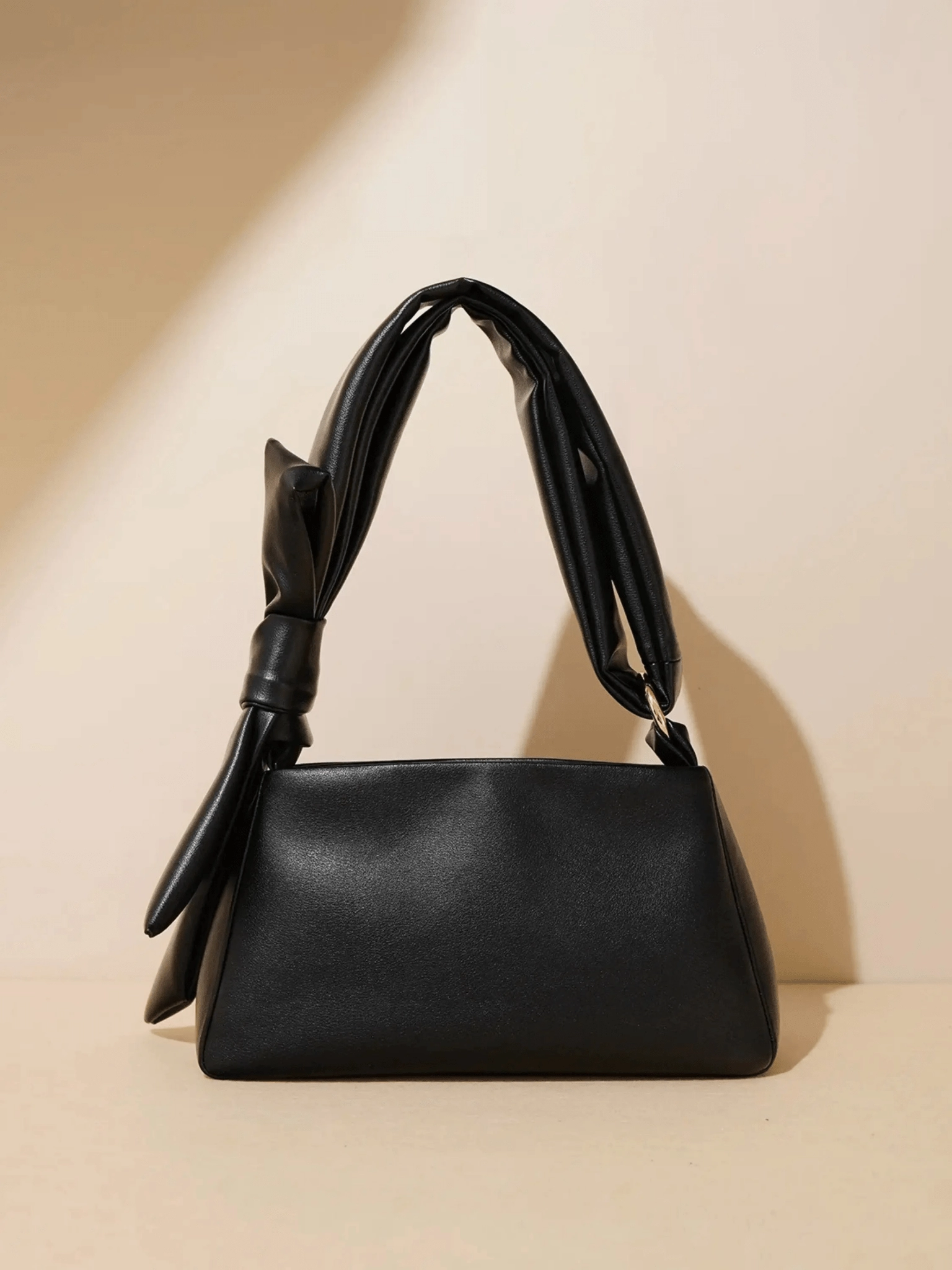Clara | Luxe Camel Leather Shoulder Bag ?C Elegant & Feminine Casual Fashion Fashion Detail