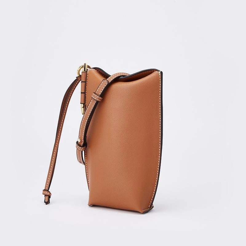 Secure Storage Briselle | Leather Crossbody Bag ?C Elegant Simplicity & Modern Charm