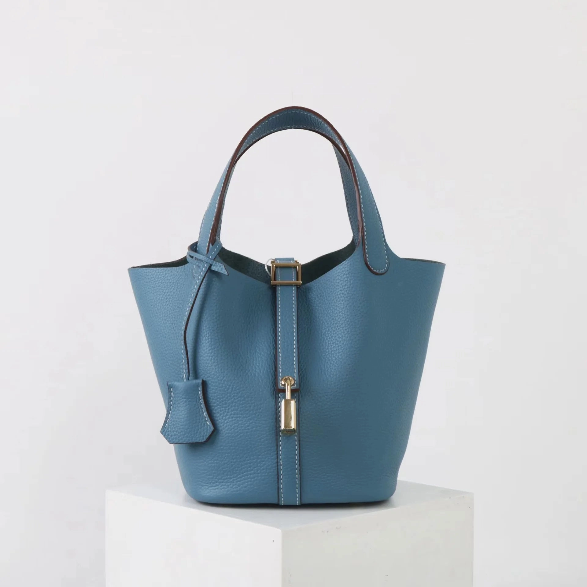Effortless Carry Elaris | Luxe Taupe Leather Bucket Bag ?C Timeless & Elegant