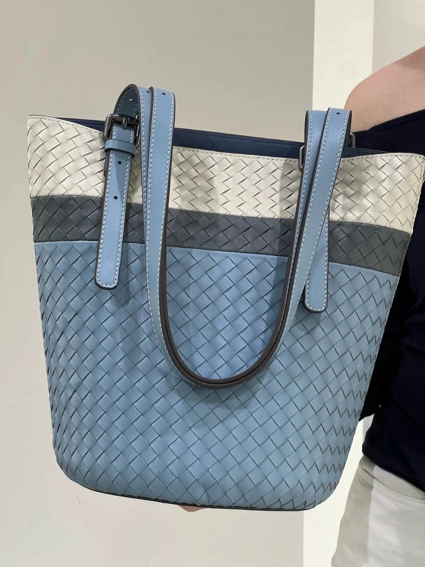 Comfort Fit Daily Gear Artisan Sheepskin Bucket Shoulder Bag, Handcrafted Colour-block Weave Bag, Woven Leather Bag | Elegant Wedding Gift