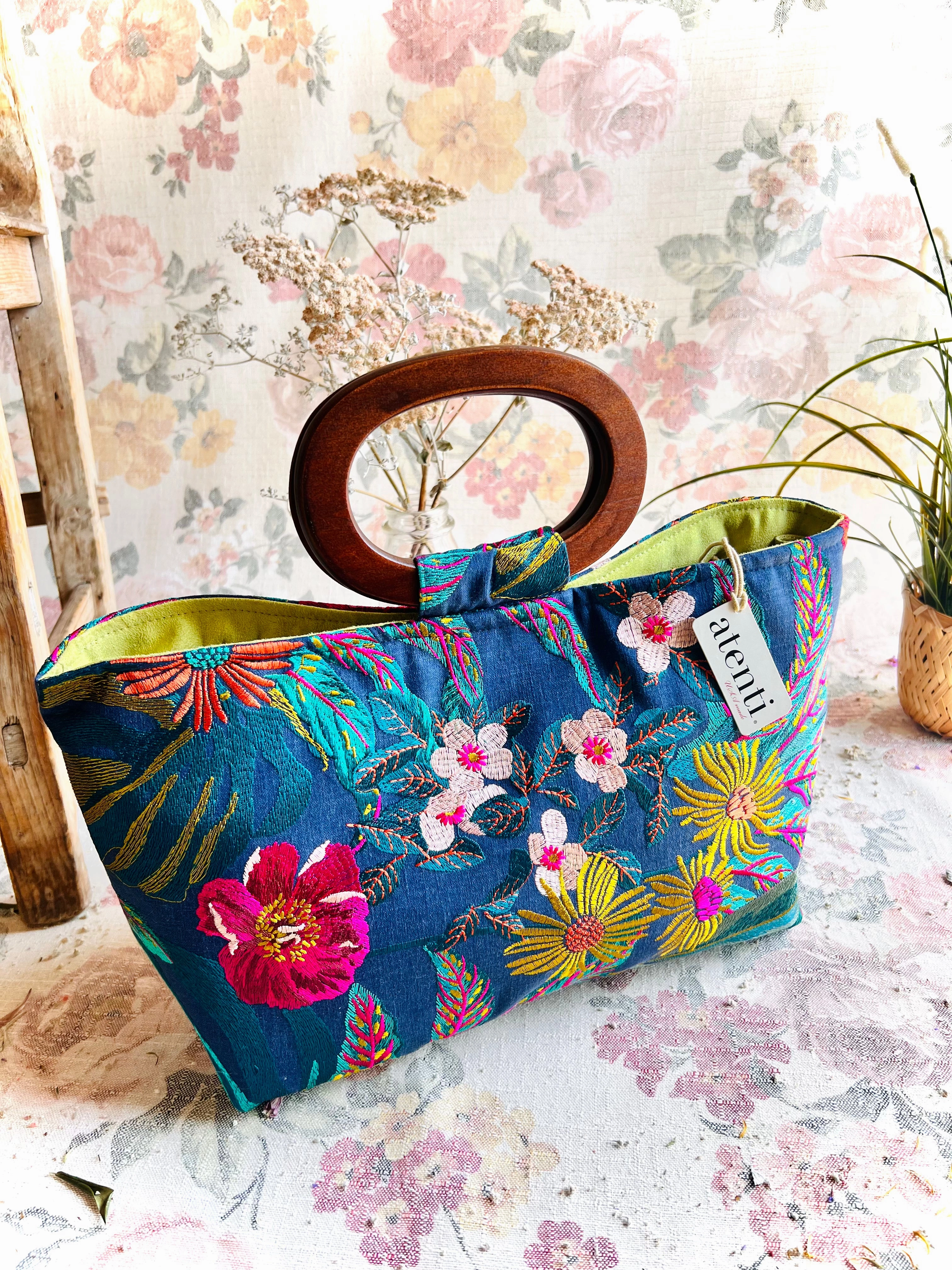 Flora Divina, Handbag Compact Performance Workday Essential