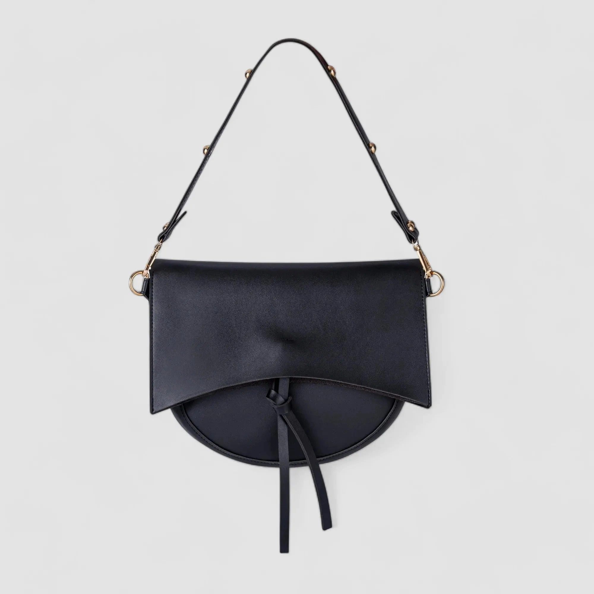 Classic Companion Isla | Contemporary Black Leather Crossbody ?C Sleek & Stylish