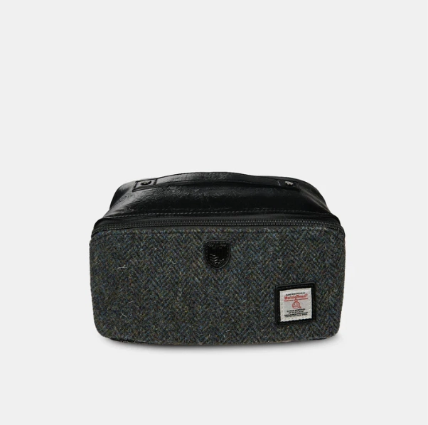 Simple yet elegant case Islander? Toiletry Bag