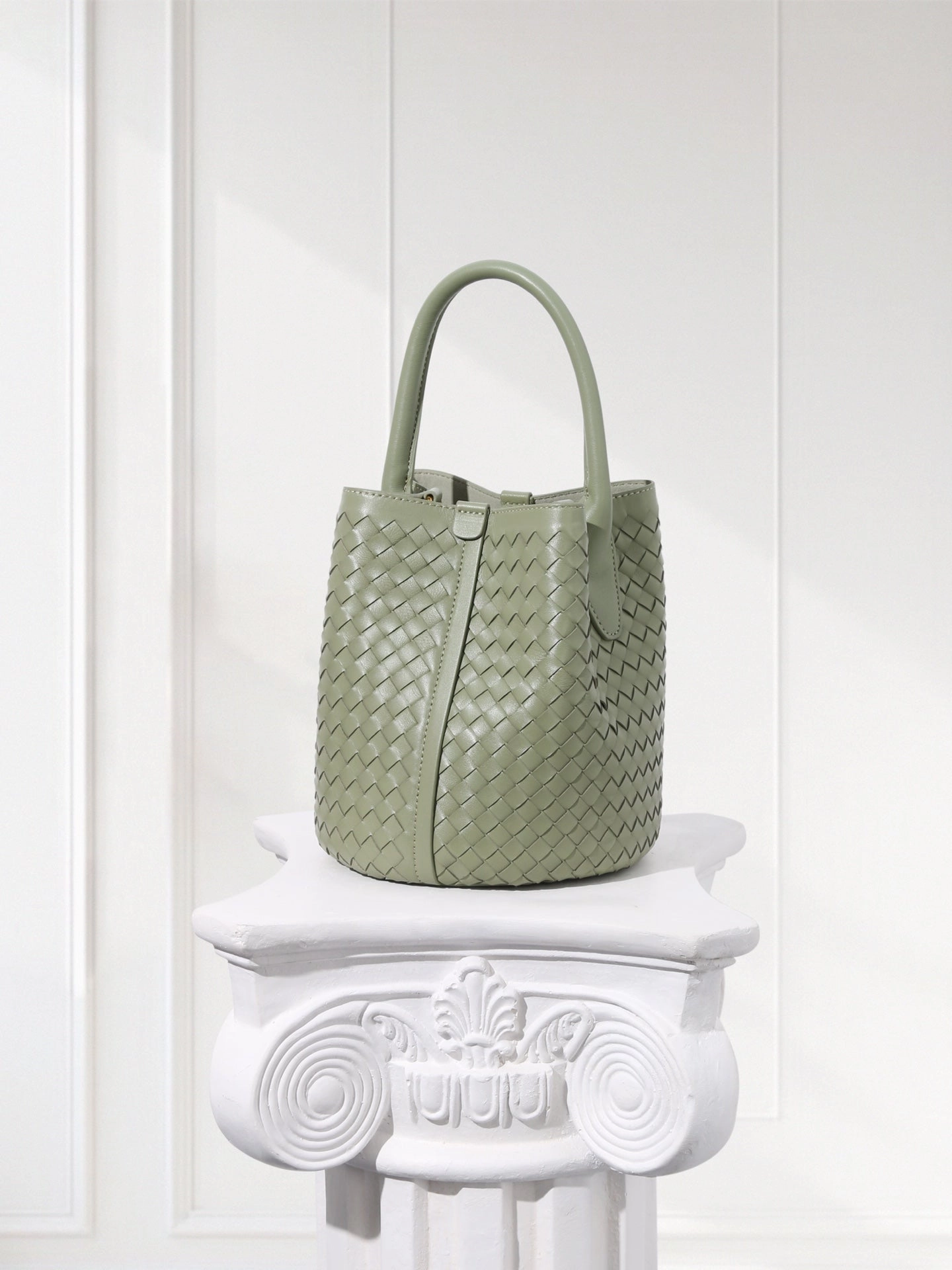 Lambskin Leather Bucket Bag Handwoven, Small Shoulder Bag,  Woven Purse Women Classic bag Crossbody Designer  Bag, Birthday Gift For Her Modern Appeal Outdoor Utility