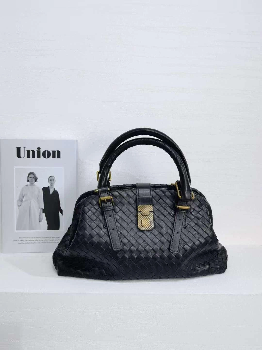 Lambskin Leather Woven Shoulder Bag, Handcrafted Knotted Handle Bag, Luxury Fashion Designer Bag, Summer Woven Leather Crossbody Bag Contemporary Look Stylish Practicality