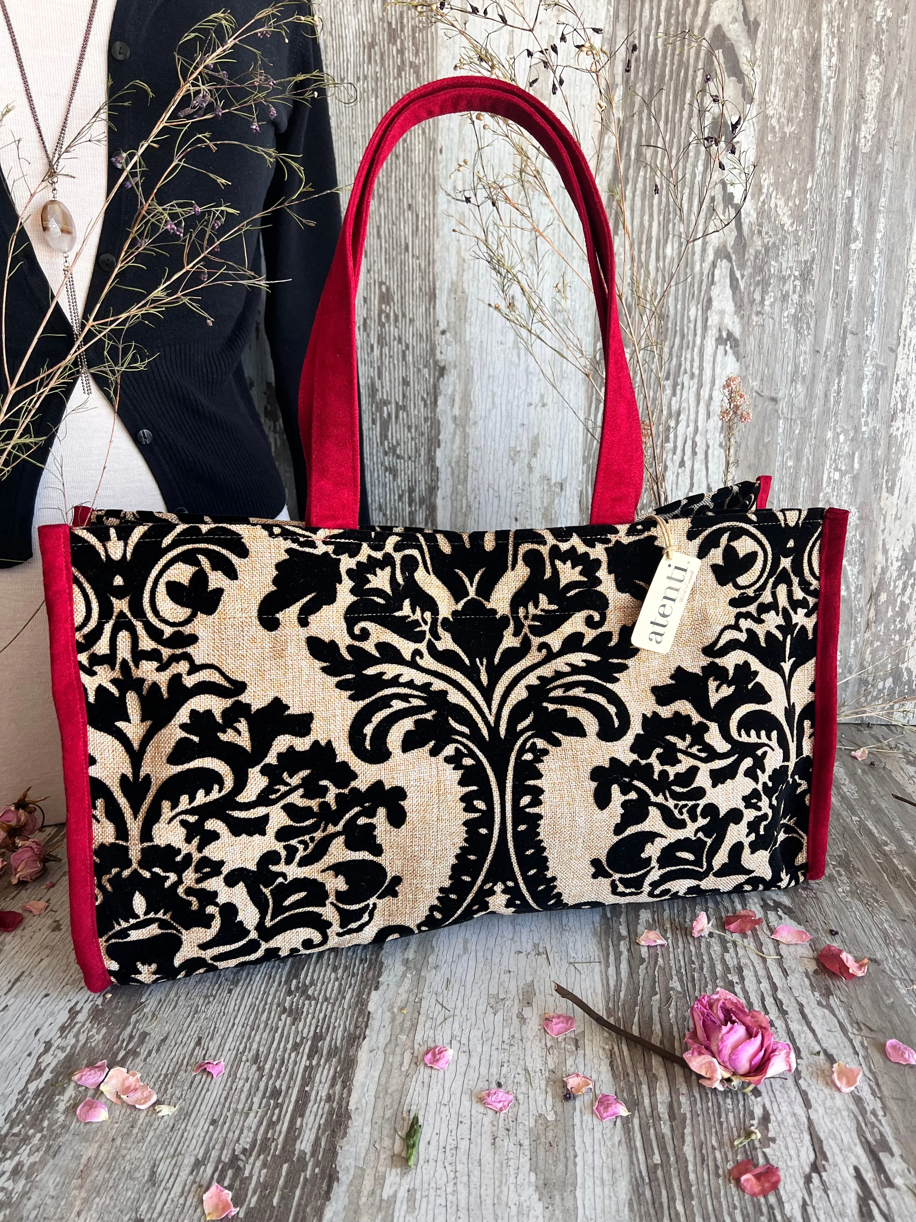 Madrid Maxi Tote Everyday Explorer Business Meeting