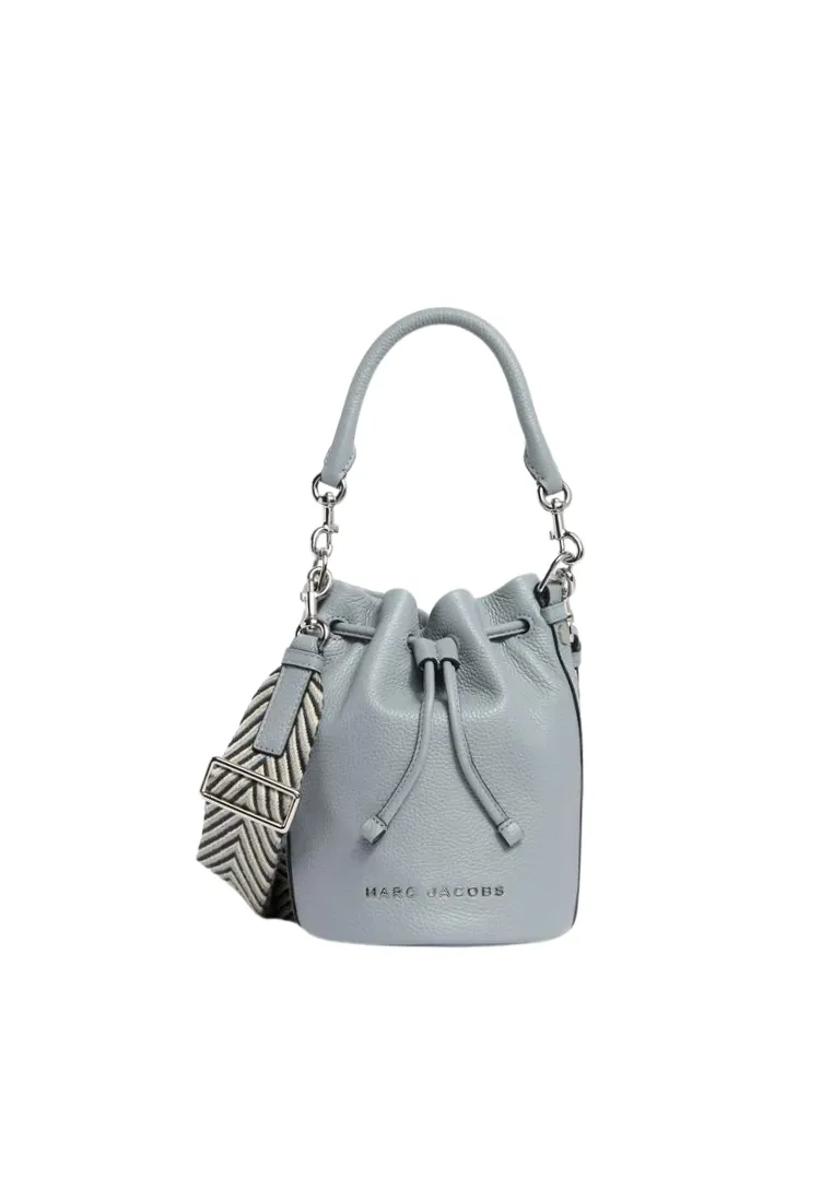 Minimal Functional Outfit Modern feature Marc Jacobs Pebbled Leather Bucket Bag In Rock Grey 4R3HCR013H02