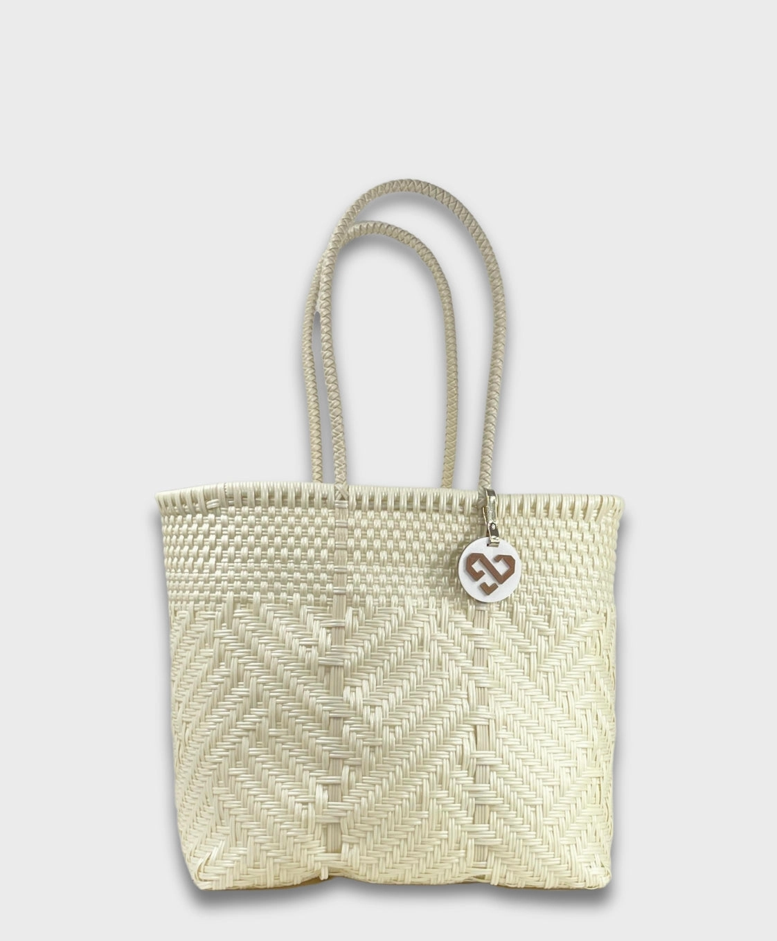 Maria Victoria | Glimmer Pearl Tote | Upcycled, Handwoven Professional Explorer Business Scene