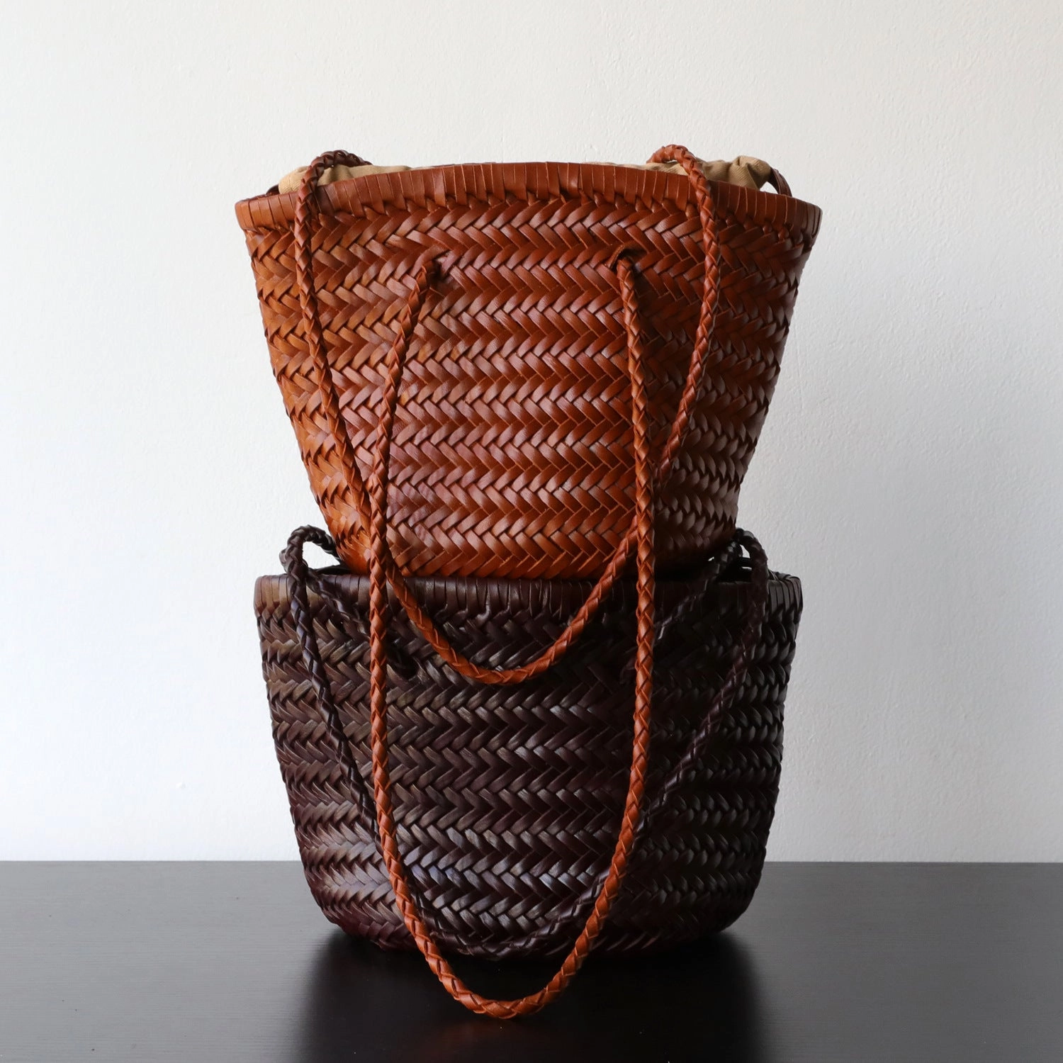 Lightweight Travel Trendy Design Hand-Woven Cowhide Leather Bucket Bag | Women's Braided Drawstring Basket Purse
