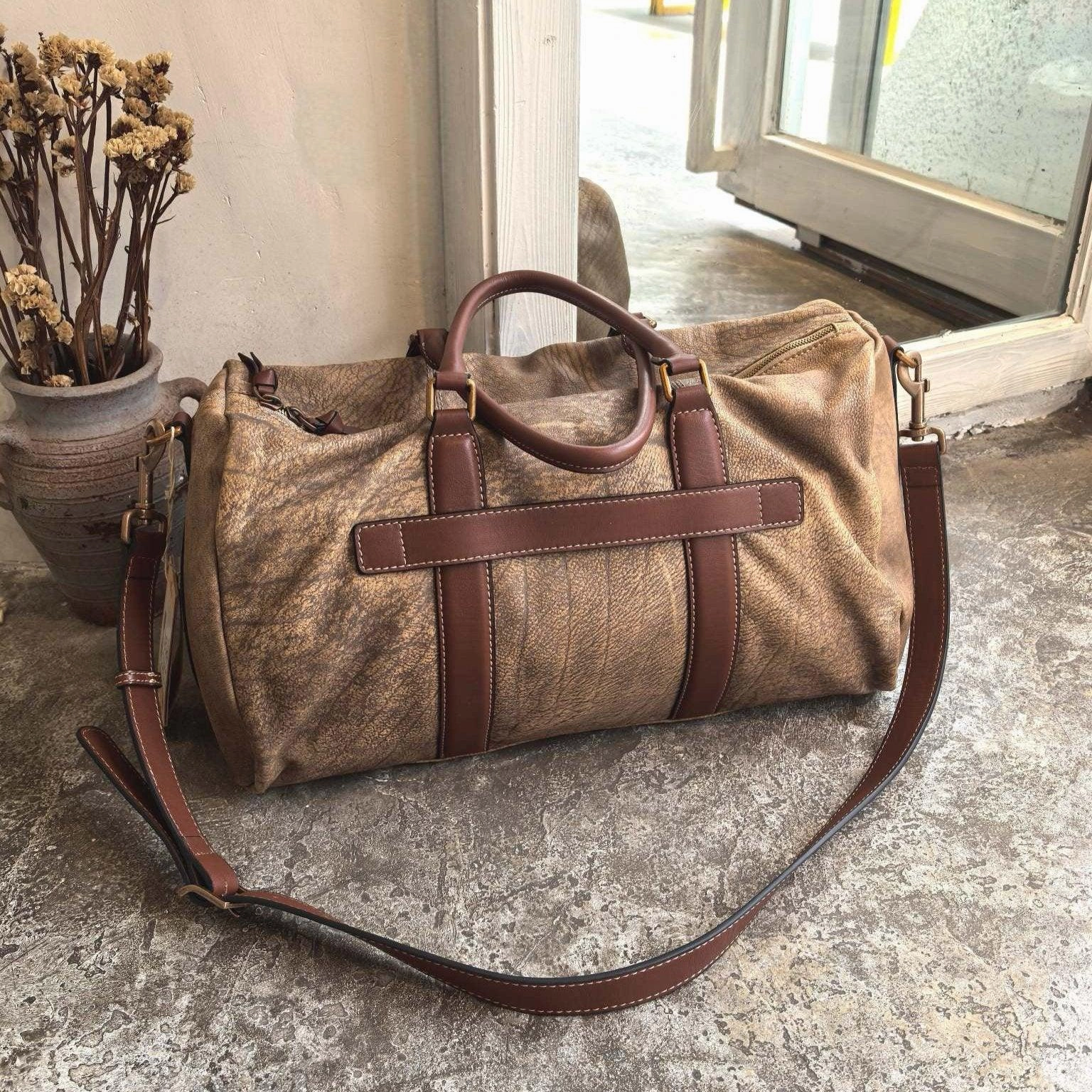 Handcrafted Unisex Minimalist Full-Grain Leather Duffle Bag, Durable & Stylish Travel Companion, Camping Bag with Handheld and Crossbody Design Urban Function Compact Utility