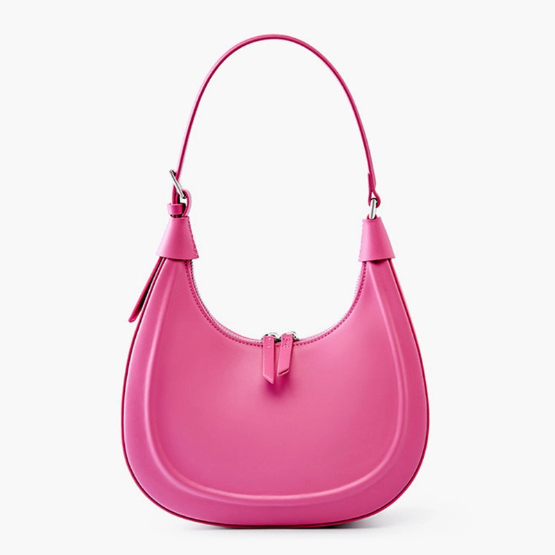 Dahlia Crescent Shoulder Bag ?C Sleek Black Minimalist Design Stylish Travel Look