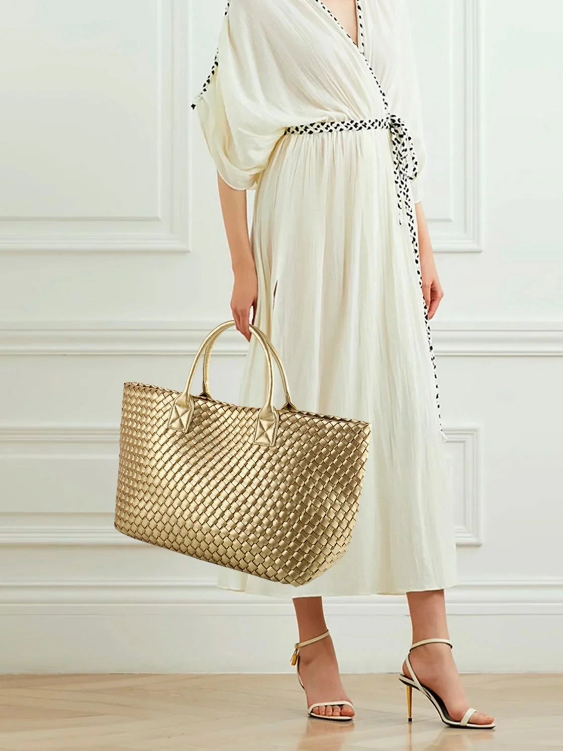 Large Handwoven Vegan Leather Tote/Weekend Bag in Onyx I Trendy Boutique Style ! Handmade Gift for Her Versatile Comfort