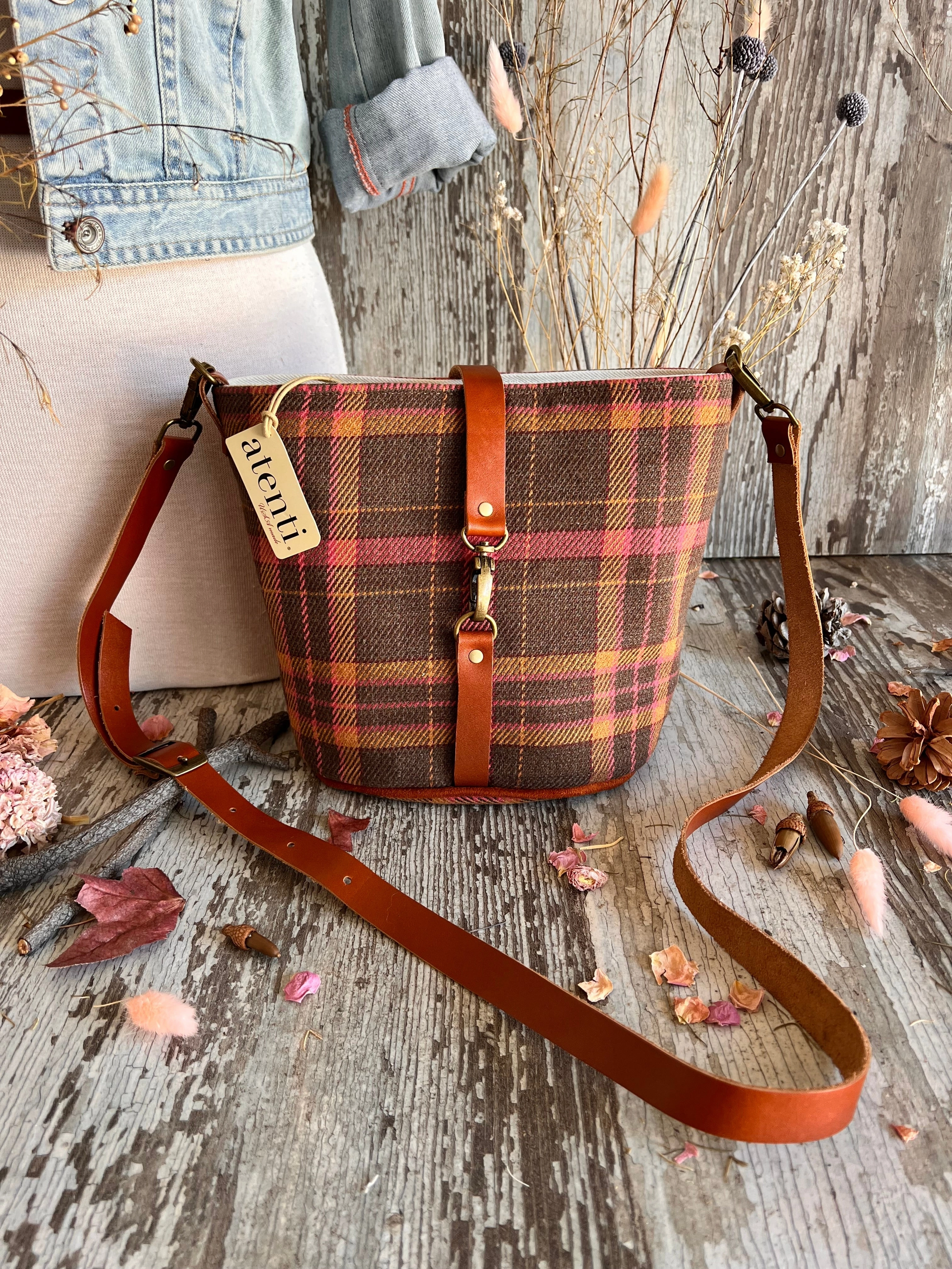 Scottie Halle Bucket Bag Modern Design Versatile Use