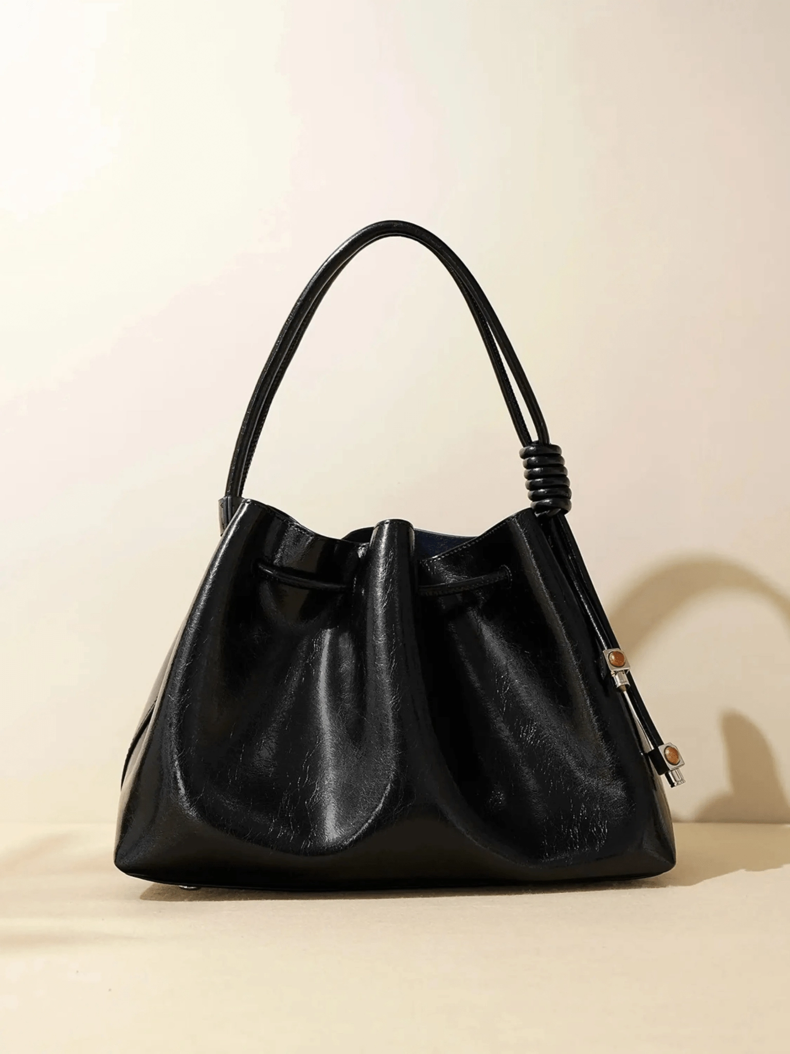 Mila | Luxe Caramel Leather Bucket Bag ?C Chic & Spacious Outdoor Function
