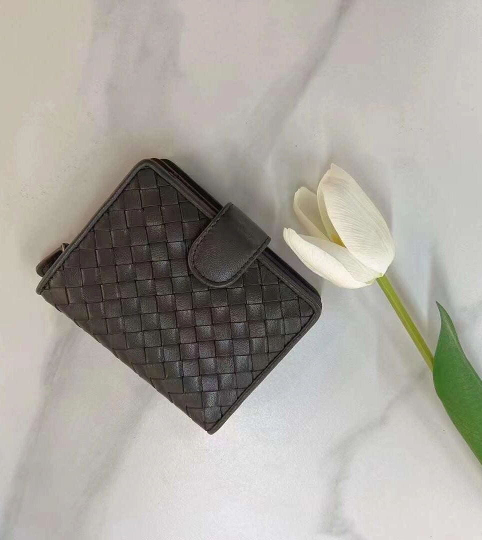 Small Lambskin Leather Interwoven Wallet, Women Woven Leather Cards Holder, Handcrafted Trifold Wallet, Designer Wallet, Women Purse Urban Aesthetic Compact Utility