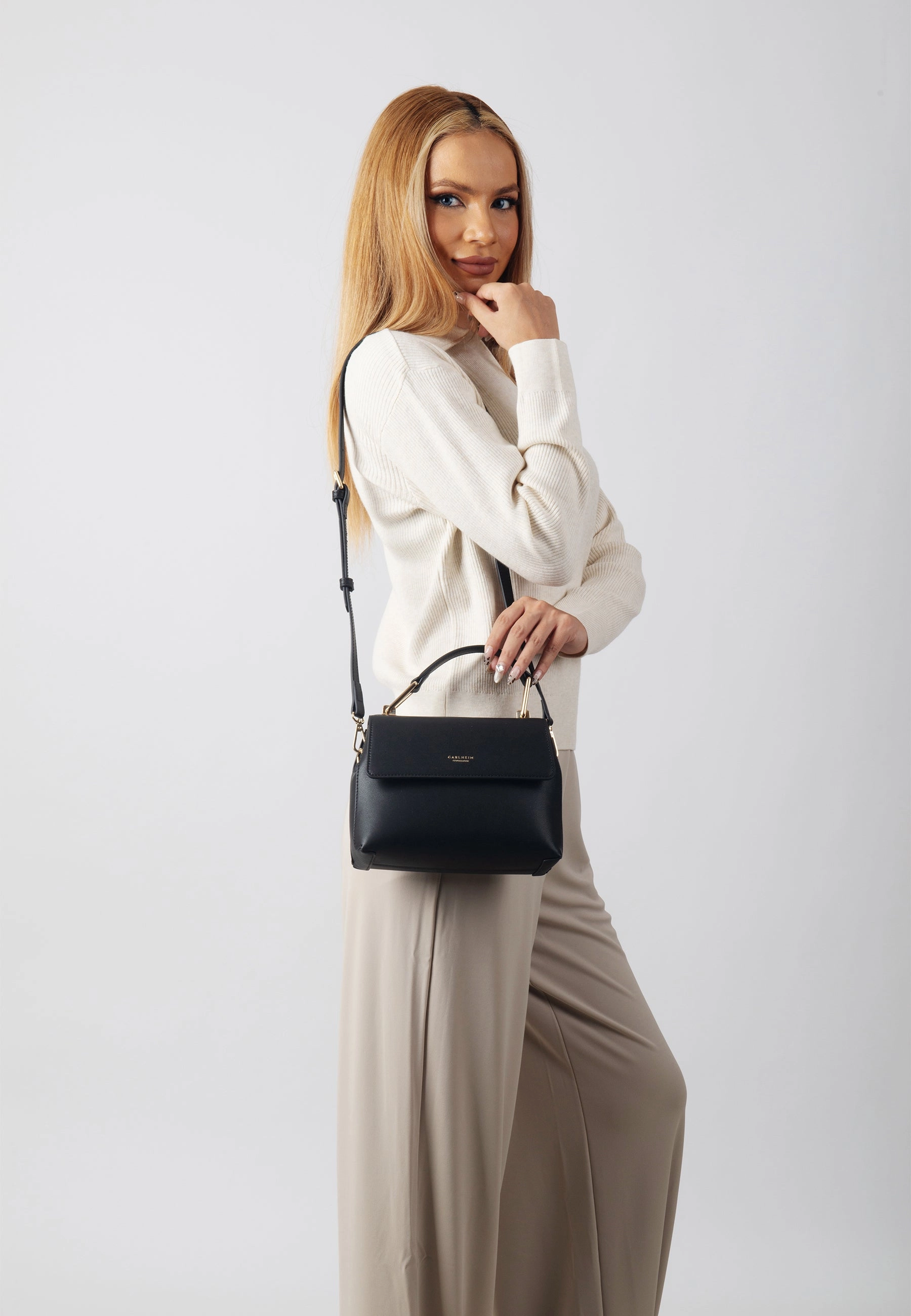 Outdoor Lifestyle Grace Genuine Leather Handbag (Black)