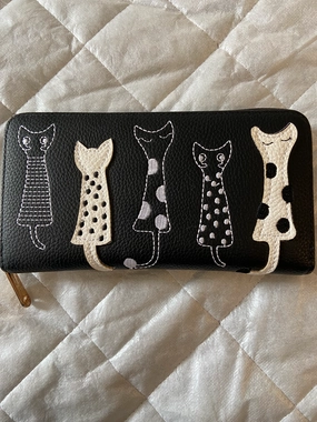 Secure Closure Wallet - Sitting Kitties - Large