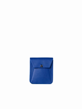 Anouk Little Messenger Bag Wardrobe Boost Easy to adjust strap ensures a comfortable fit for anyone