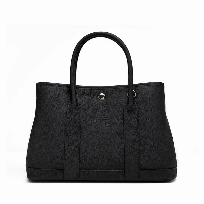 Zelindra | Black Leather Handbag ?C Classic & Sophisticated Bold Simplicity chic aesthetic