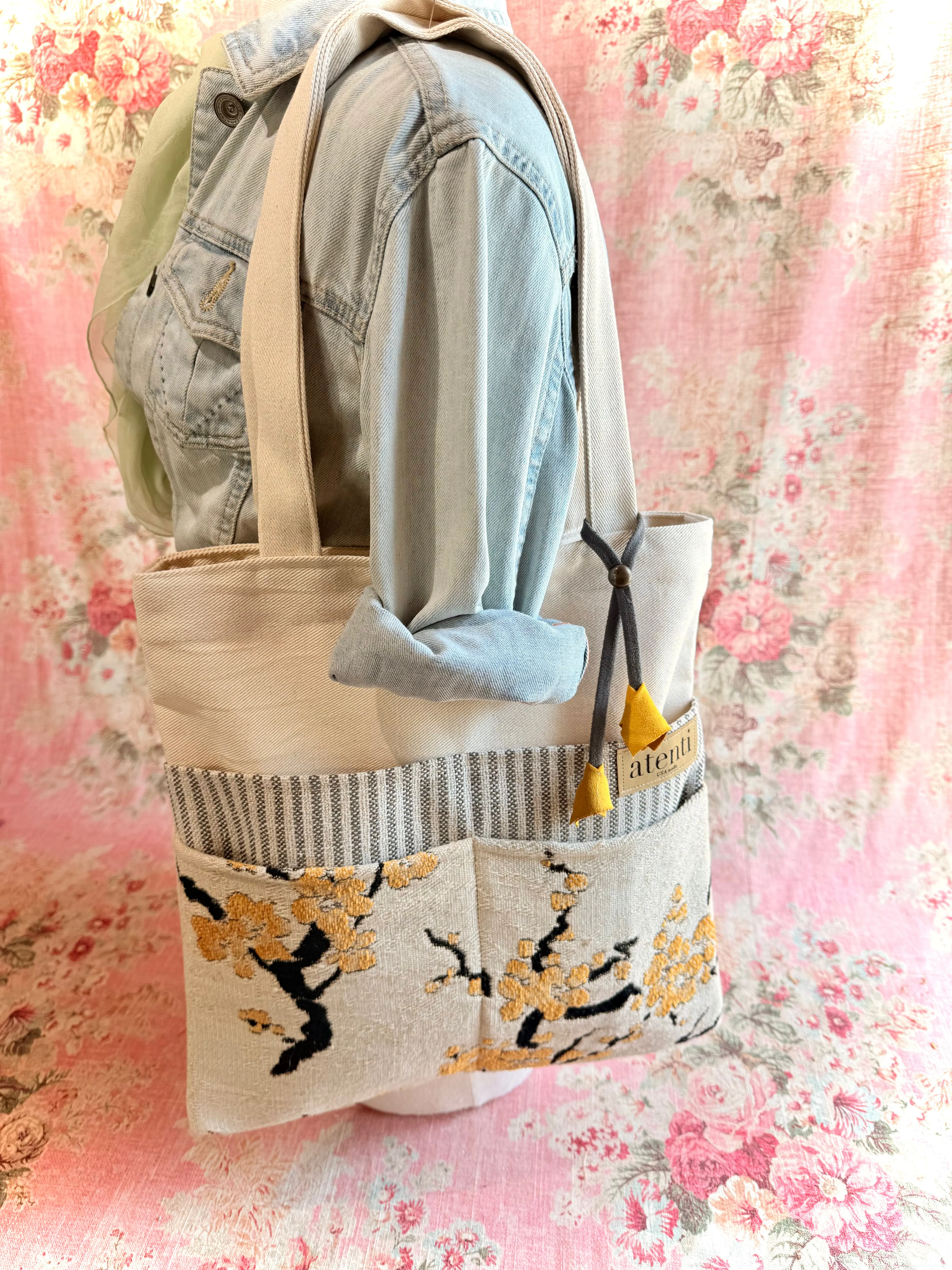 Weekend Fashion Yellow Blossom Tutto, Tote: Elegant & Versatile